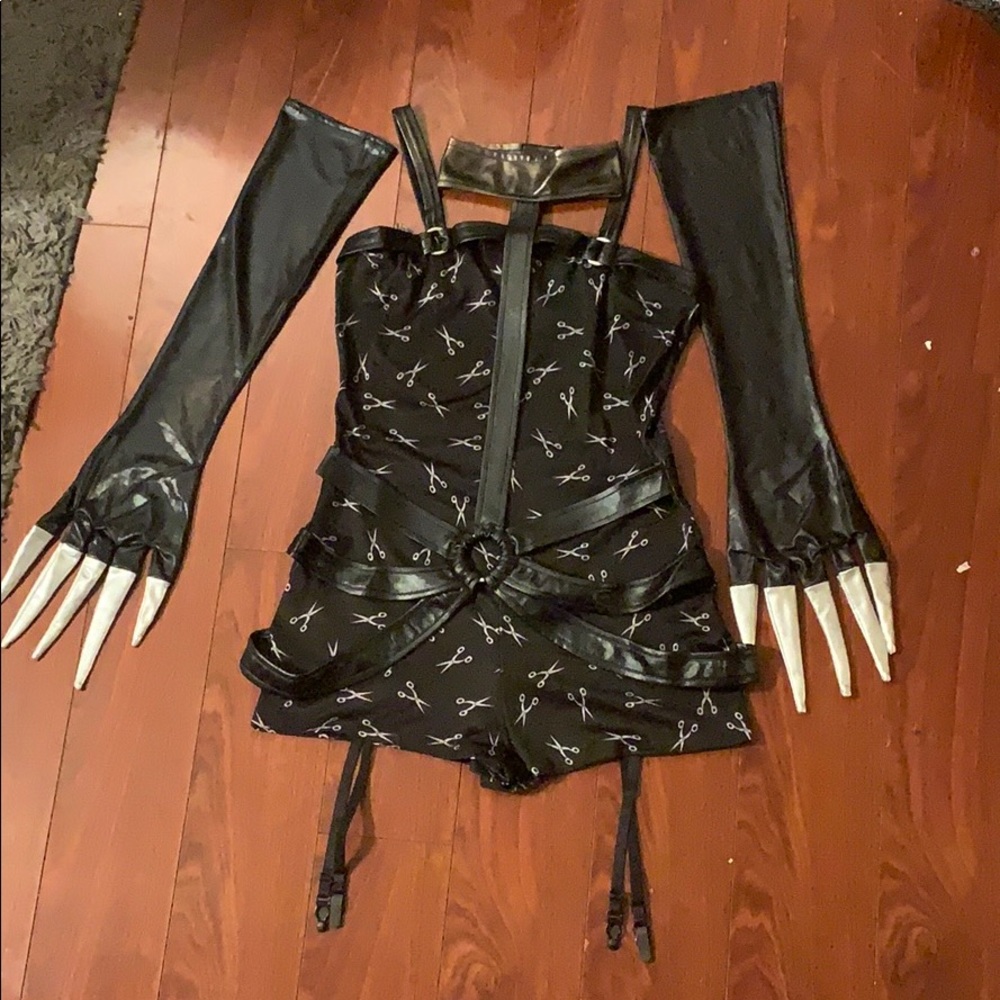 Creepy scissor sweetie costume